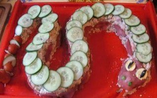 Новогодний салат "змея"