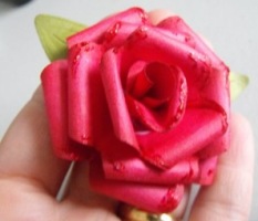 Как сделать розу из бумаги своими руками?