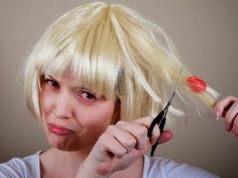 Как убрать жвачку с волос?