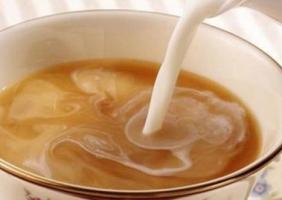 Чай с молоком: польза и вред