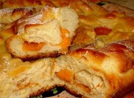 Дрожжевой пирог с абрикосами
