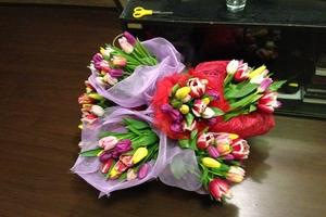 Как красиво упаковать тюльпаны?