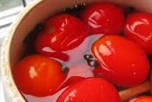Как засолить помидоры в бочке?