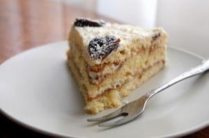 Сметанный торт с черносливом