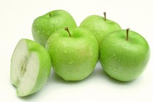 Зеленые яблоки при грудном вскармливании