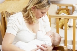 Можно ли кормить ребенка грудным молоком при температуре?