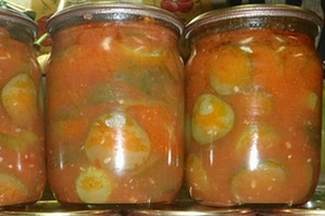 Огурцы в томатной заливке с перцем