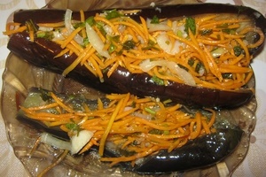 Квашеные баклажаны с морковью