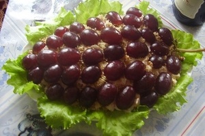 Салат "Виноградная гроздь" с курицей