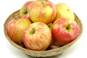 Можно ли яблоки кормящей маме?