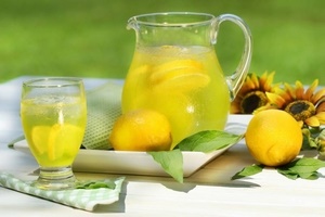 Вода с лимоном: польза и вред