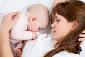 Как отучить ребенка засыпать с грудью?