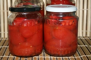 Консервированные помидоры в собственном соку