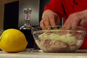 Маринад для шашлыка из свинины с лимоном и луком