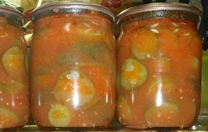Маринованные огурцы в томатном соусе