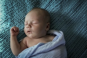 Почему новорожденный плохо спит ночью?