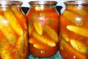 Соленые огурцы в томатном соке