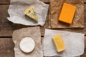 Как подольше сохранить сыр в холодильнике?