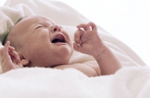 Ребенок в 3 месяца во сне плачет
