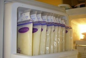 Сколько можно хранить грудное молоко в холодильнике?