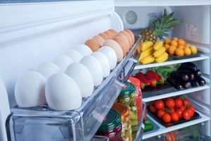 Сколько можно хранить сырые яйца в холодильнике?