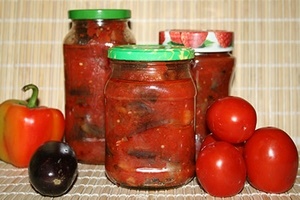 Баклажаны с перцем в томатном соусе на зиму