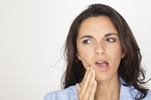 Как снять чувствительность зубов в домашних условиях?