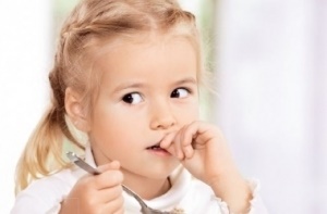 Как отучить ребенка грызть ногти в 4 года?
