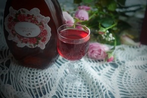 Ликер из лепестков чайной розы в домашних условиях