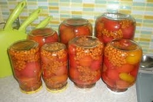 Консервированные помидоры с рябиной
