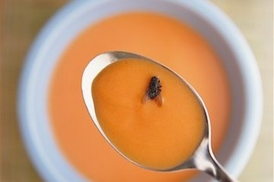 Примета "муха попала в суп"