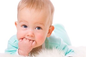 Что делать если у ребенка режутся зубки? Симптомы.