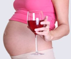 Можно ли беременным пить вино?