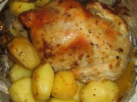 Как приготовить курицу с картошкой в духовке?
