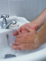 Чем отмыть руки от маслят?