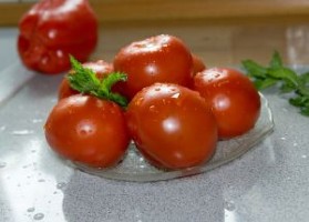 Как приготовить аджику из помидоров?