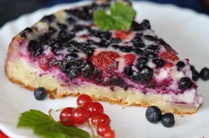 Пирог с ягодами на кефире
