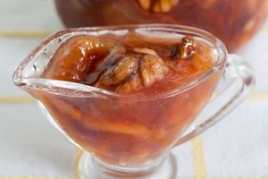 Варенье из персиков с грецкими орехами