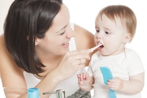 Черный налет на зубах у ребенка: причины