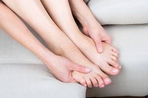 Сводит пальцы на ногах - причины судорог
